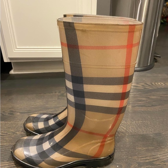 Women’s Burberry rain boots. Size 39 (8) - Picture 1 of 2